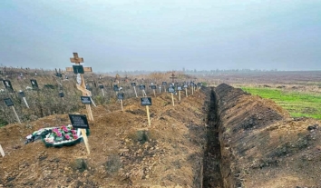 Окупанти поновили ексгумації в захопленому Маріуполі через нову хвилю забудови