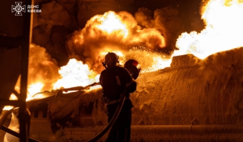 Вночі війська РФ атакували Київ та Харків: є постраждалі та руйнування