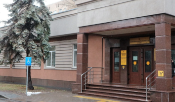 Суд продовжив нічний домашній арешт детективу НАБУ Гусарову до 21 лютого, але дозволив перебувати у пунктах незламності