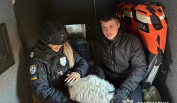 “Білі янголи” евакуювали жителя Сумщини, якому росіяни зруйнували будинок авіабомбою