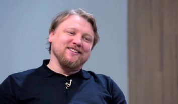 Політтехнолога Петрова звільнили з Національного військового меморіального кладовища, Мінветеранів почало розслідування