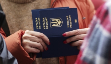 Українські жінки-біженки в ЄС стикаються з насильством, домаганнями та експлуатацією – звіт FRA