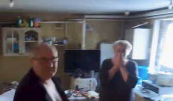 З обстрілюваних регіонів евакуювали велику групу цивільних, деякі з яких годинами йшли з небезпеки