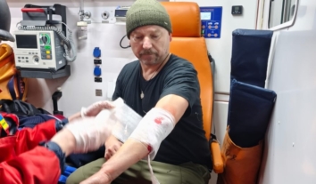 Воєнкор телеканалу “Інтер” Ігор Левенок зазнав поранення внаслідок російського удару по Краматорську