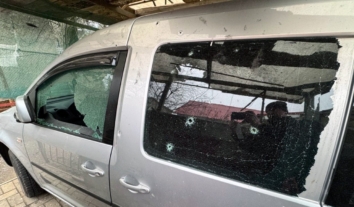 У Херсоні троє цивільних зазнали поранень внаслідок російської дронової атаки по маршрутному таксі