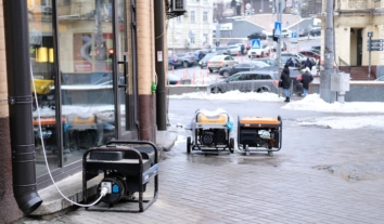 Дві фури з генераторами від чеської ініціативи вирушили до України