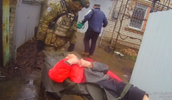 У Нікополі поліцейські “Білого Янгола” евакуювали 90-річну жінку з-під обстрілів