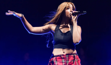 Виконавиця PinkPantheress стала першою жінкою-лауреаткою Brit Awards у номінації “Продюсер року” з 1977 року