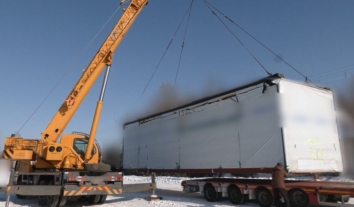 На прикордоння Чернігівщини зі Швеції привезли модульні будинки для переселенців