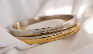 Українські бренди No limits і Seness запустили благодійну колекцію “Ломикамінь” на підтримку жіночого екіпажу “Тайфун”