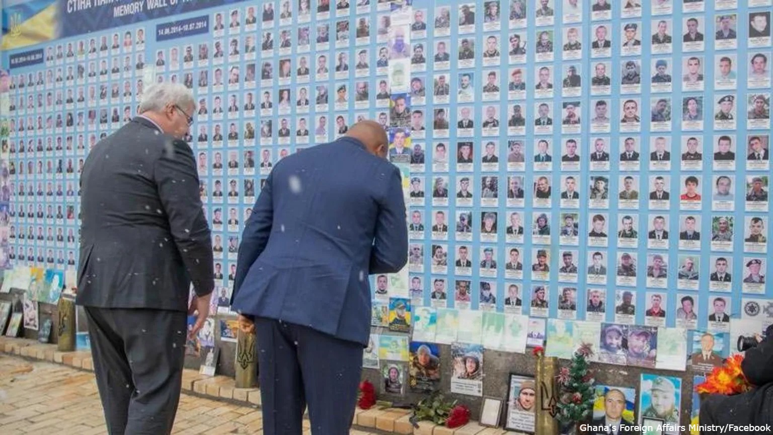 Under a light snowfall in Kyiv, the Minister of Foreign Affairs of Ghana, Samuel Okudzeto Ablakwa, and his delegation stand in solemn reflection before the Wall of Remembrance of the Fallen for Ukraine near St. Michael’s Golden-Domed Monastery. The wall is densely covered with thousands of small photographic portraits of Ukrainian defenders killed in action since 2014. This visit on February 25, 2026, marked the first standalone wartime visit by an African foreign minister to the Ukrainian capital.