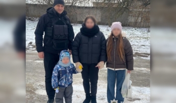 Із прифронтового селища поблизу Херсона евакуювали дві родини з дітьми