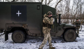 У Бериславі дрони РФ атакували евакуаційний автомобіль волонтерів: є загиблий та поранені