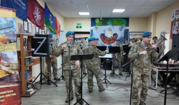 До окупованого Донецька привезли псковських десантників для “уроку мужності” в кадетському корпусі