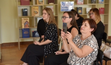 Росіяни відправили на “перевиховання” тисячі робітників сфери культури з окупованих територій