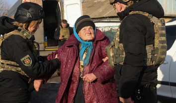 З небезпеки під російськими ударами на Запоріжжі евакуювали велику групу літніх