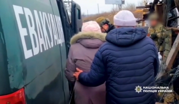 Поблизу Дружківки евакуювали велику групу цивільних, серед яких самотні пенсіонери та родина з дитиною