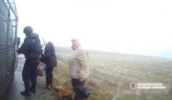 З обстрілюваного росіянами Берислава вийшли три жінки із собакою