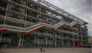 У Центрі Помпіду в Парижі у жіночій вбиральні виявили приховану камеру