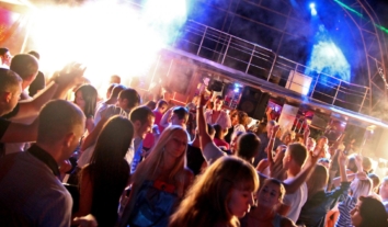 Пророссийский блогер Талипов предлагает сделать список запрещенных песен в крымских заведениях