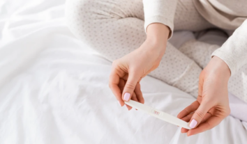 У Британії жінок продовжують затримувати за підозрою в абортах попри підтримку декриміналізації парламентом