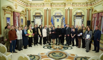 Зеленський вручив держнагороди волонтерам, діячам культури та журналістам, серед них – Стерненко, Байдак та Федишин