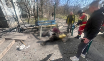 Внаслідок російського обстрілу Корабельного району Херсона загинули четверо людей