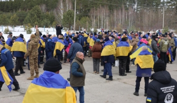 Під час обміну 6 березня з російського полону повернулись 300 військових і двоє цивільних