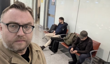 В аеропорту Астани затримали журналістів проєкту “Просто журналістика” після відрядження до України