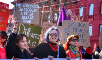 “Руки геть від прав жінок”: як пройшов перший з початку повномасштабної війни Марш жінок у Києві