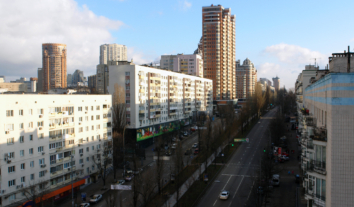 Слідчі вивчають деталі смерті киянина, який міг стрибнути з багатоповерхівки