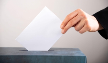 Половина українців підтримує референдум щодо мирної угоди, але явка може бути низькою – опитування КМІС