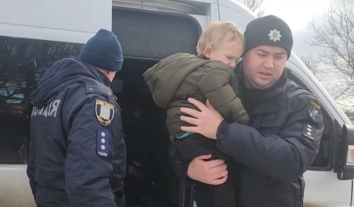 На Сумщині евакуювали родину з трьома дітьми, які лишилися на кордоні під російськими ударами