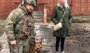Під російськими ударами у Краматорську службовий собака допоміг знайти жінку