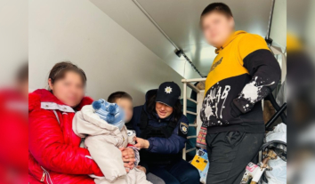 З прифронтової громади на Херсонщині евакуювали матір з трьома дітьми