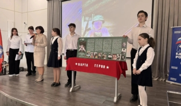 В окупованому Криму відкрили чергову “парту героя”