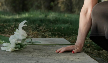 Уряд збільшив допомогу для організації поховань: як отримати?