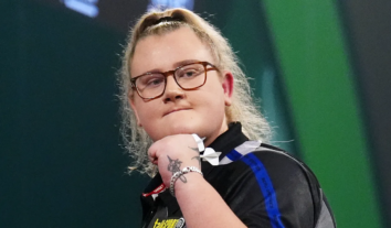 Англійська дартсменка Бо Грівз увійшла в історію як перша жінка з рейтинговим титулом Корпорації професійного дартсу