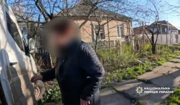 “Білі янголи” евакуювали літніх людей із прифронтової Межової на Дніпропетровщині