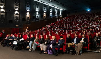 На фестивалі Sunny Bunny в Києві чоловік розлив рідину з різким запахом у кінозалі й утік