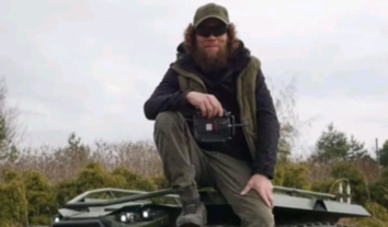 З України до РФ можуть депортувати волонтера Аслана Хакімова, якій розробляв наземні дрони для ЗСУ