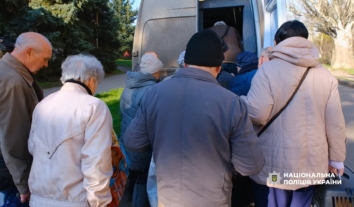 З обстрілюваного росіянами села на Донеччині евакуювали цивільних з тваринами