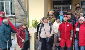 За тиждень поліціянти на Харківщині допомогли поїхати з-під ударів РФ майже трьом десяткам цивільних