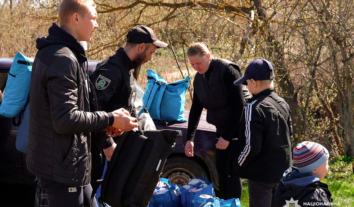 З прикордоння Харківщини евакуювали родини з дітьми та літніх