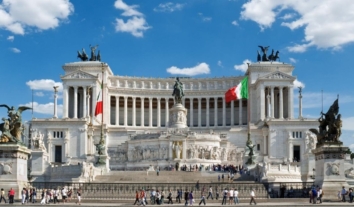 Італійський суд передав українську дитину на усиновлення: Омбудсман вимагає повернення та оскарження рішення