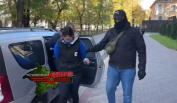 В окупованому Криму пропагандисти використовують фото та відео затримань для залякування місцевих жителів