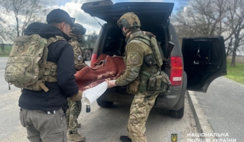 З Нікополя поліцейські евакуювали трьох маломобільних людей та доправили їх до безпечних регіонів
