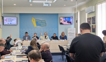 Регіональні медіа під час війни: понад 400 редакцій постраждали від атак РФ, журналісти свідчать про викрадення, тиск та інформаційний терор