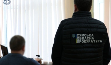 На Сумщині взяли під варту чоловіка, якого підозрюють у систематичному зґвалтуванні 13-річної дівчини