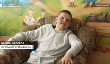 На Кіровоградщині понад півтора року тримали в оселі та катували 20-річного юнака: поліція затримала трьох підозрюваних